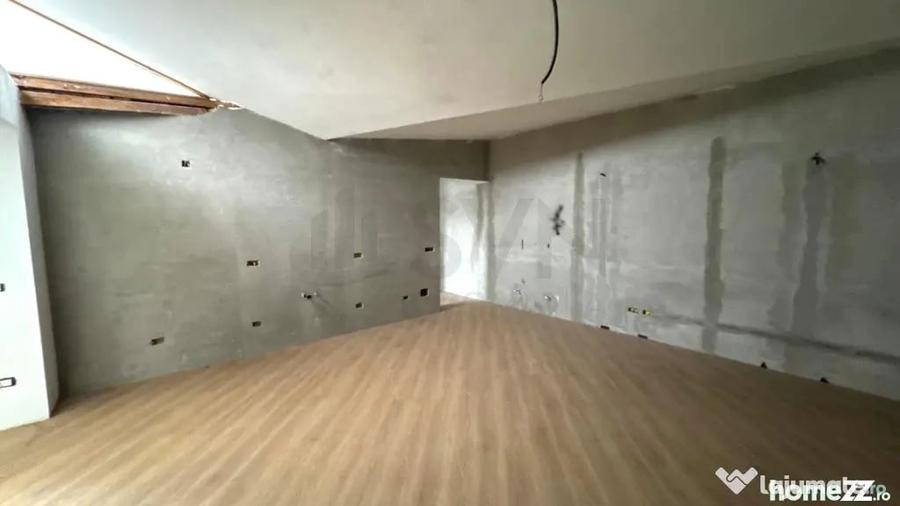 Casă cu 11 camere cu Teren 341 Mp în Dudești
