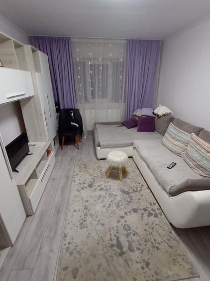 Apartament cu 3 camere decomandat în Exterior Vest