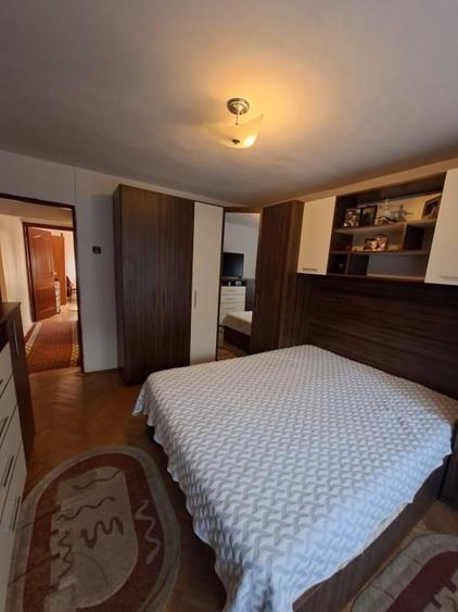 Apartament cu 3 camere decomandat, mobilat în George Enescu