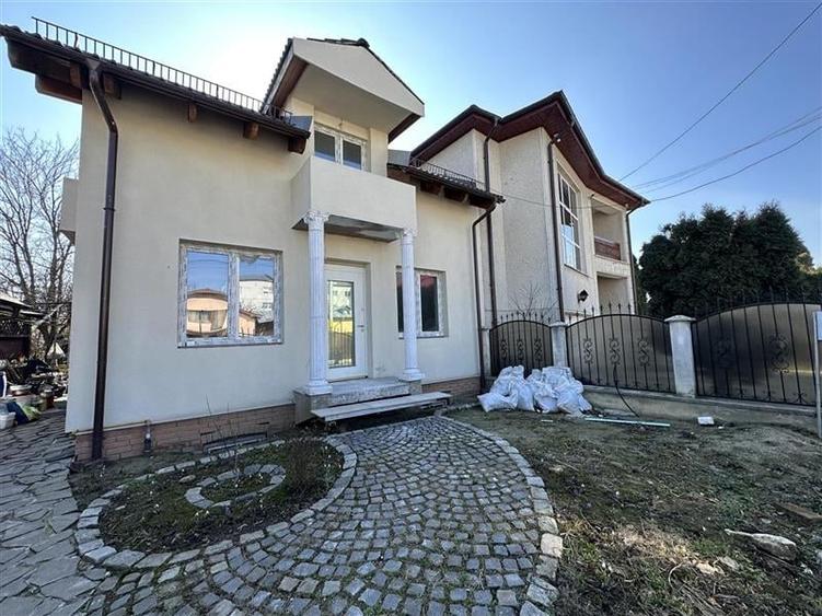 Casă individuală cu 4 camere cu Canalizare în Energiei