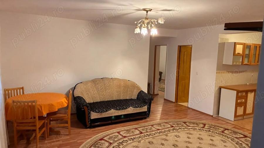 Apartament cu 4 camere semidecomandat în Vișan
