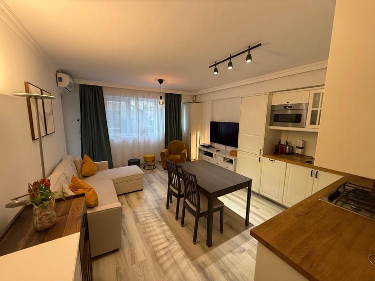 Apartament cu 2 camere decomandat în Pipera