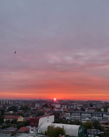 Apartament cu 3 camere decomandat, mobilat în Berceni