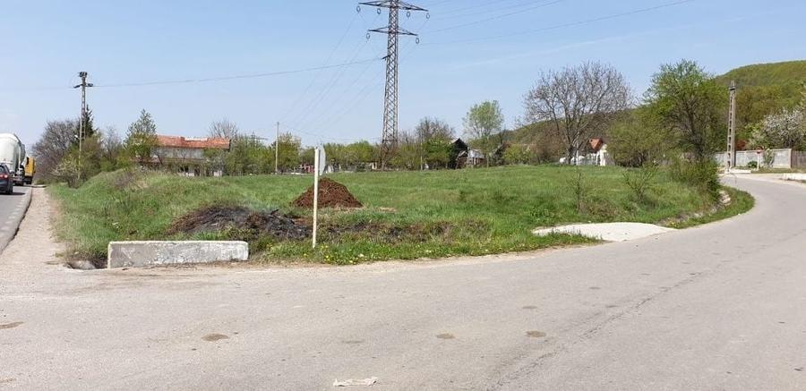 Teren de 2298 mp, în Izvoarele