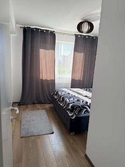 Apartament cu 2 camere decomandat în Tractorul