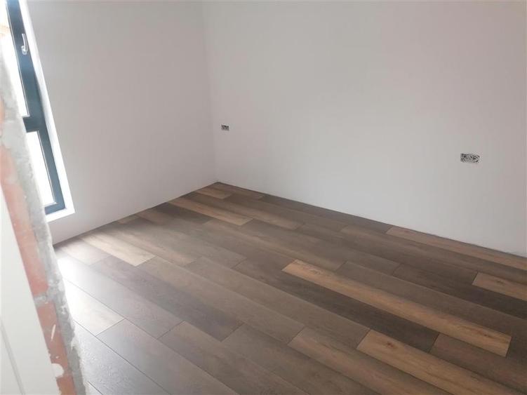 Duplex cu 3 camere cu Teren 300 Mp în Exterior Nord