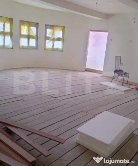 Casă cu 7 camere cu Teren 100 Mp în Central