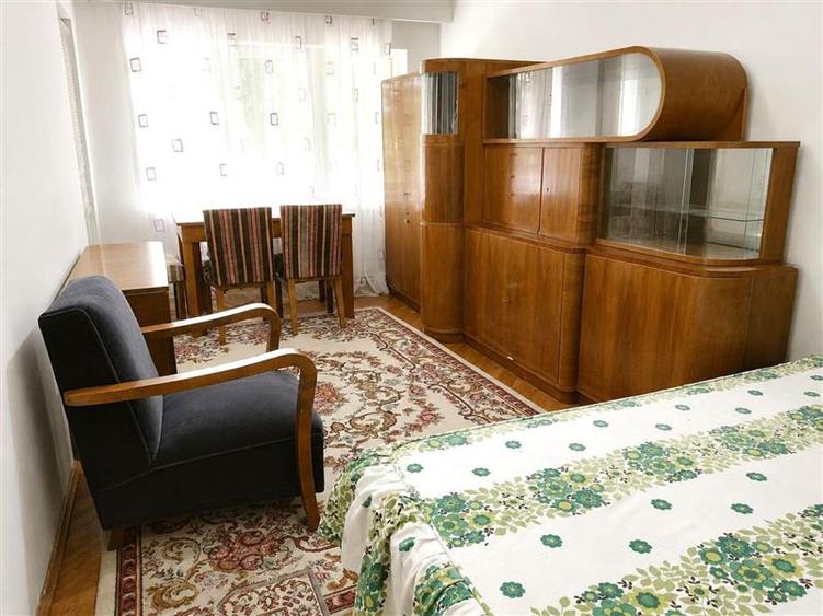 Apartament cu 4 camere decomandat, mobilat în Republicii