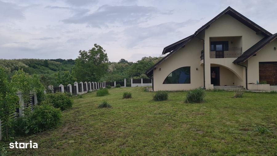 Casă cu 3 camere cu Teren 3000 Mp în Slătioara