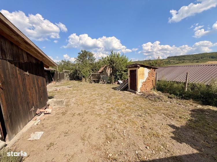Casă cu 4 camere decomandat în Drașov