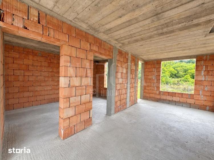 Casă cu 5 camere cu Teren 492 Mp în Baciu