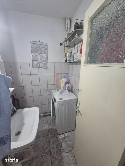 Apartament cu 4 camere semidecomandat în Hipodrom