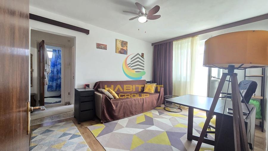 Apartament cu 3 camere semidecomandat în Berceni