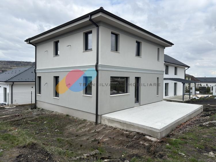 Casă individuală cu 4 camere cu Canalizare în Chinteni