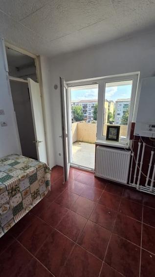 Apartament cu 3 camere decomandat în Micro 17