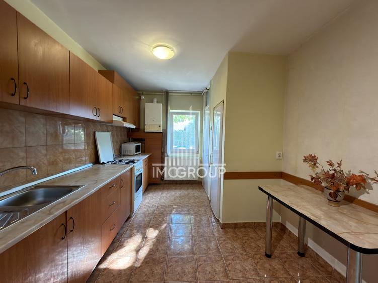 Apartament cu 3 camere decomandat, mobilat în Între Lacuri