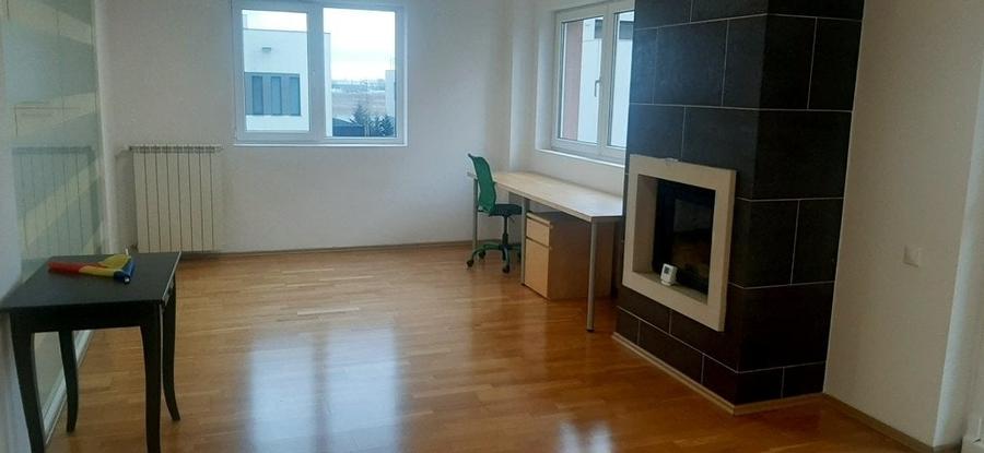 Apartament cu 4 camere semidecomandat, mobilat în Pipera