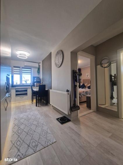 Apartament cu 3 camere decomandat în CET