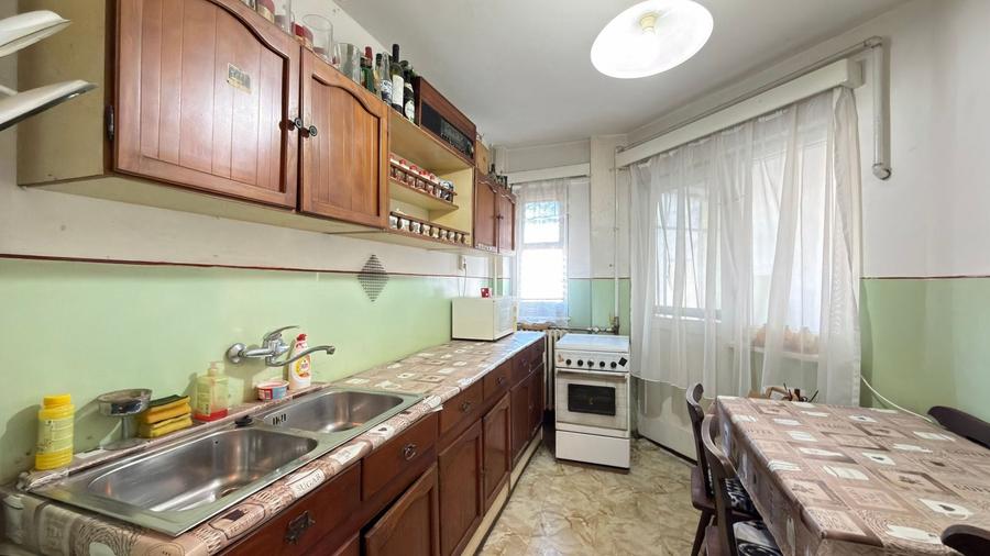 Apartament cu 3 camere semidecomandat, mobilat în Ultracentral
