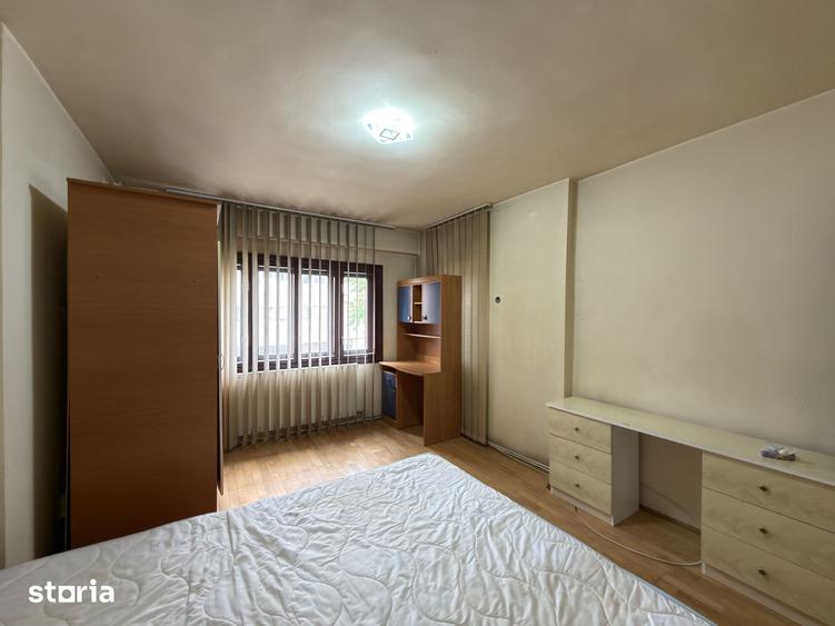 Apartament cu 3 camere decomandat în Crișan