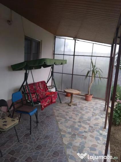 Casă cu 7 camere în Văcăreni