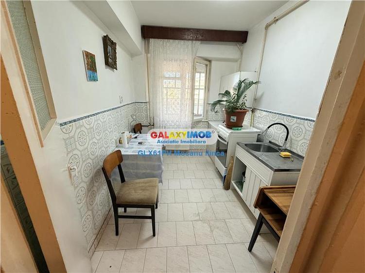 Apartament cu 3 camere decomandat, mobilat în Ultracentral