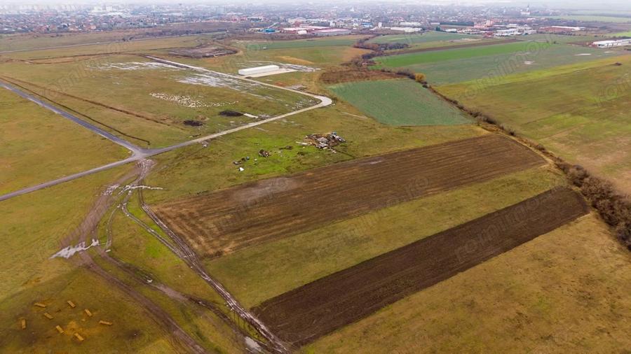 Teren de 5000 mp, în Nord