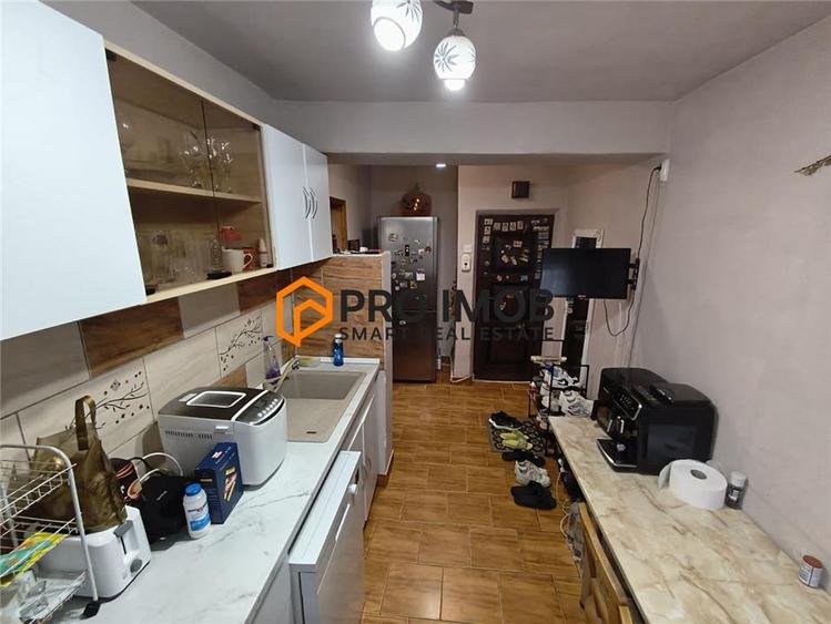 Apartament cu 2 camere semidecomandat, mobilat în 1 Decembrie