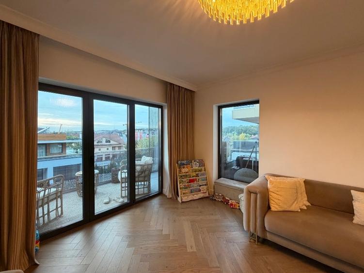 Apartament cu 3 camere decomandat, mobilat în Central