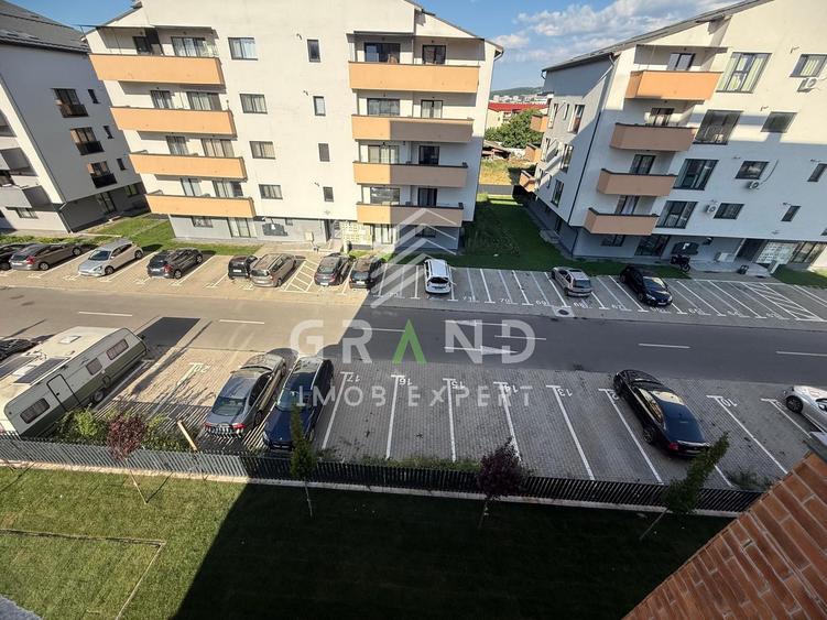 Apartament cu 3 camere semidecomandat în Florești