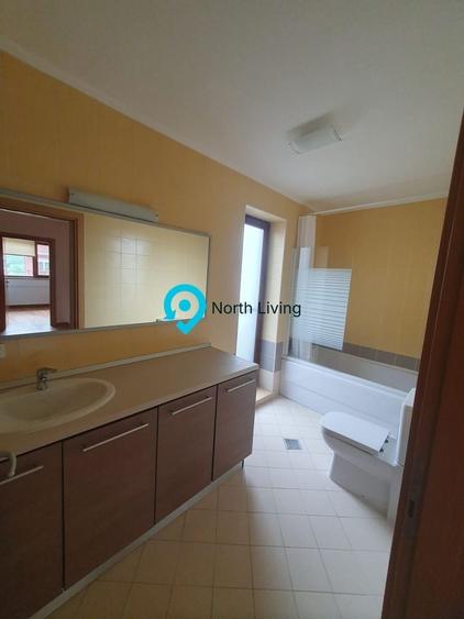 Casă cu 5 camere cu Canalizare în Iancu Nicolae