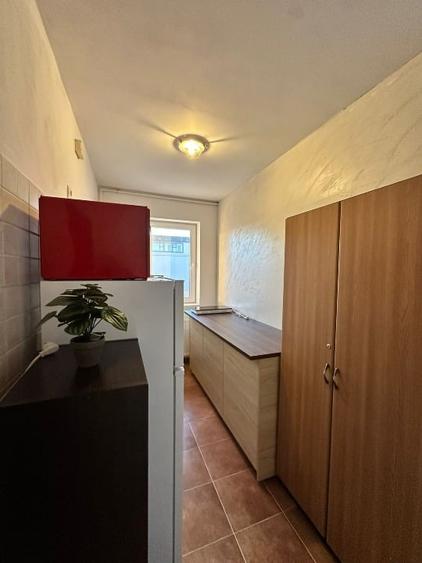 Apartament cu 2 camere semidecomandat, mobilat în Dumbrăvița