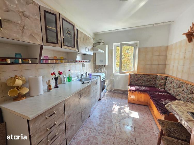 3 camere, etaj intermediar, 49000 euro