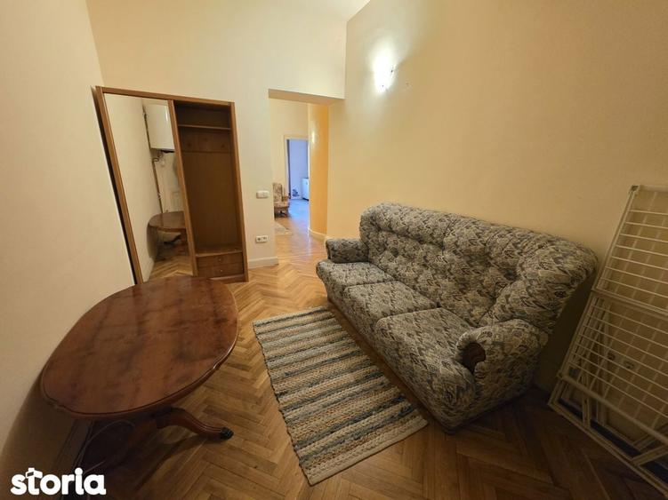 Apartament cu 2 camere decomandat în P-ța Victoriei