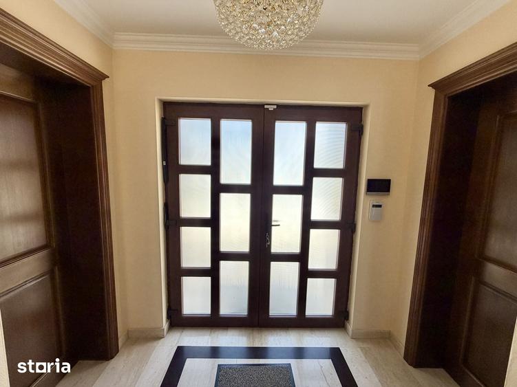 Casă cu 5 camere cu Teren 1040 Mp în Sânandrei