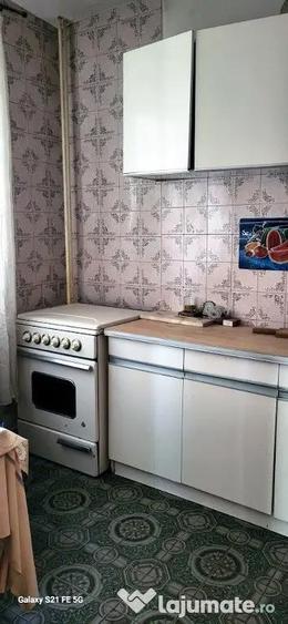 Apartament cu 3 camere decomandat în Tineretului