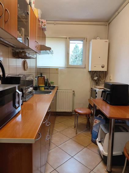 Apartament cu 3 camere semidecomandat în Astra