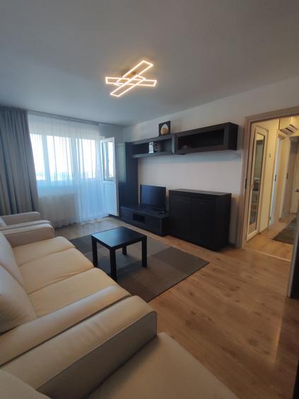 Apartament cu 3 camere decomandat în Boema
