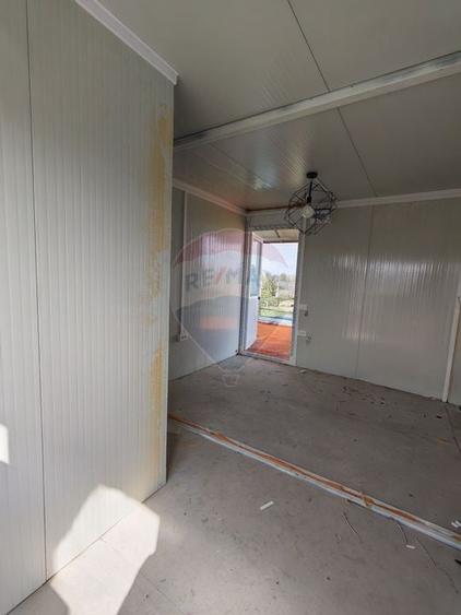 Casă cu 3 camere cu Teren 956 Mp în Sărbătoarea