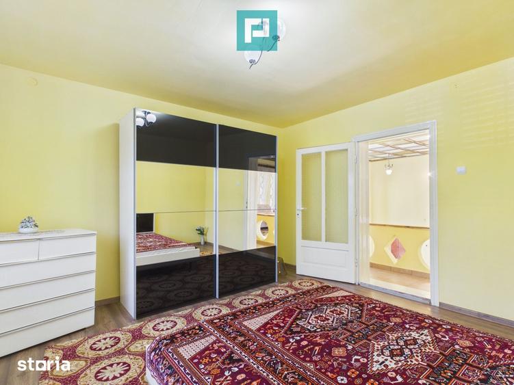 Casă cu 10 camere cu Teren 503 Mp în Central