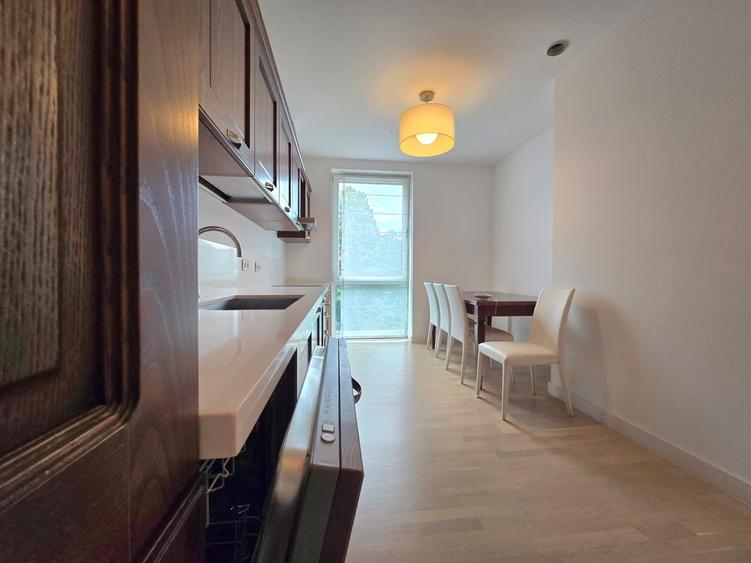 Apartament cu 4 camere în Aviatorilor