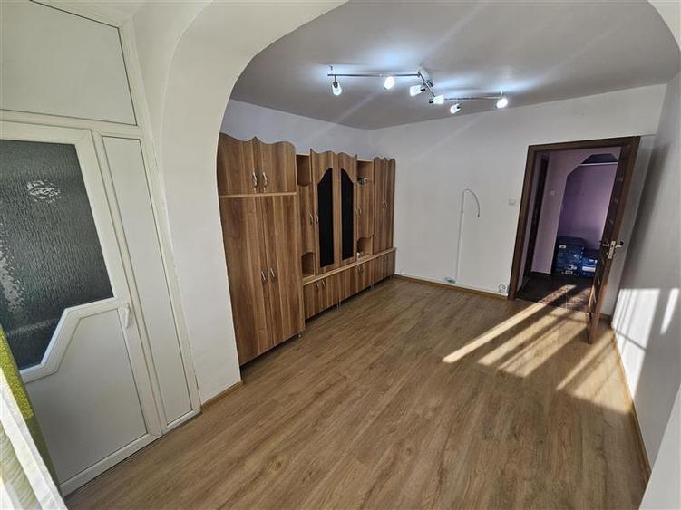 Apartament cu 2 camere decomandat în Micro I