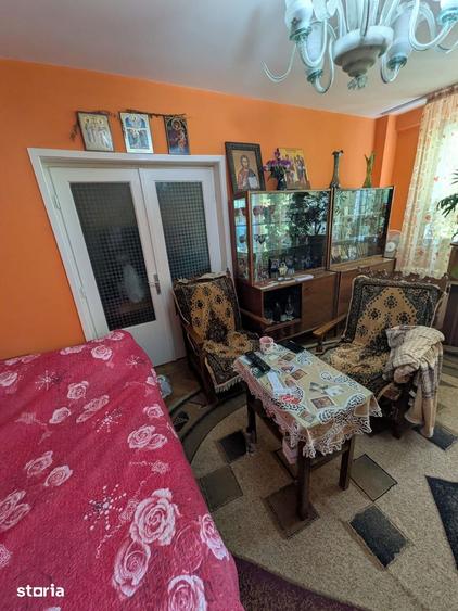 Apartament cu 3 camere decomandat în Calea București