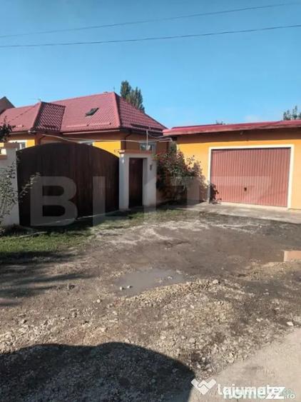 Casă cu 4 camere cu Teren 1210 Mp în Stupini