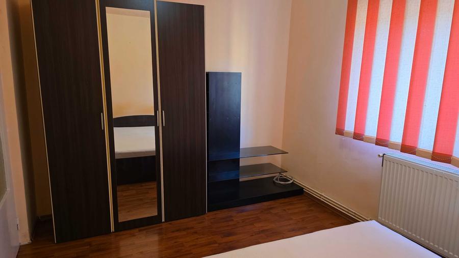 Apartament cu 2 camere semidecomandat în Cetate