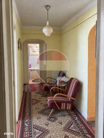 Apartament cu 3 camere, decomandat, et 10, str Alecu Russo - 4