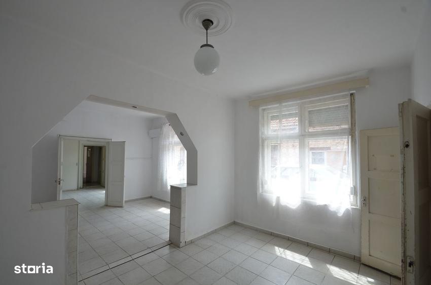 Casă cu 2 camere în Central