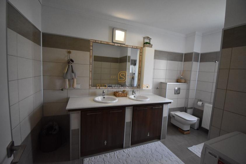 Duplex cu 4 camere cu Canalizare în 1 Decembrie