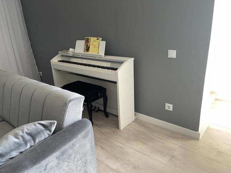 Apartament cu 4 camere decomandat, mobilat în Tei