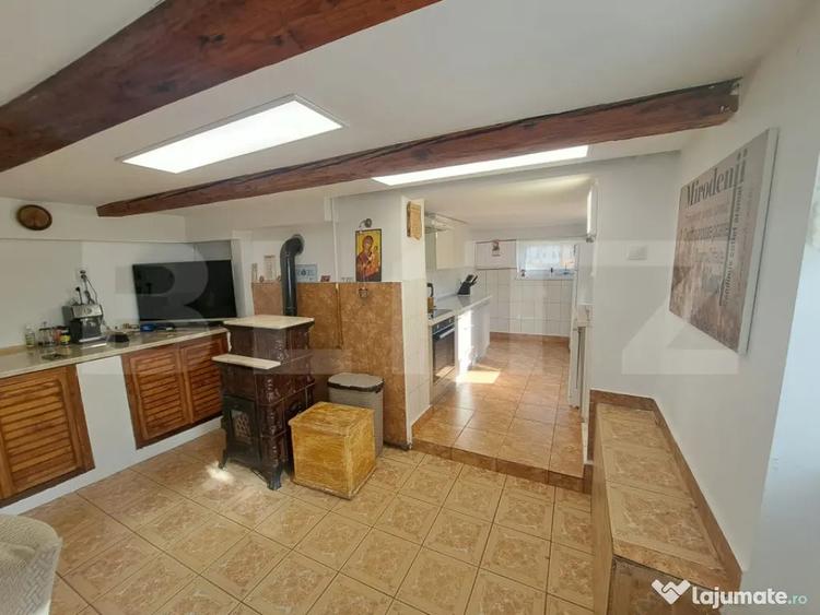 Casa saseasca renovata integral, 2200 mp teren, ideala - 15